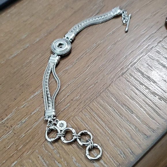 Snap on charm bracelet with 5 charms w/pendant neckl in style of Magnolia & Vine - Picture 3 of 12